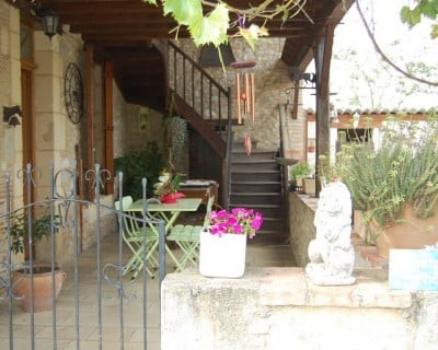 Studio escalier entre et terrasse couverte 