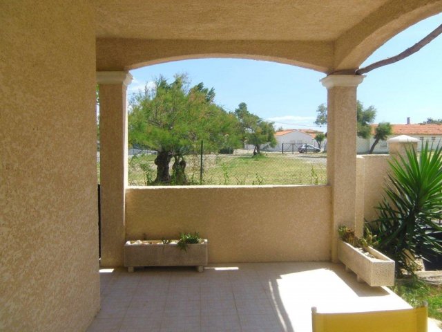 Appartement bord de mer dans villa
